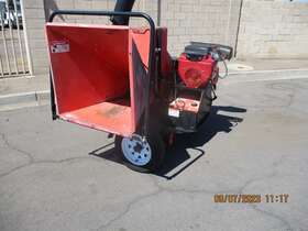 72620 Bearcat Wood Chipper Only 45 Hours 8 Inch